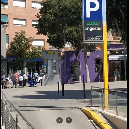 Metro La Salut *