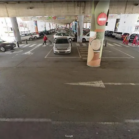 Metro La Salut